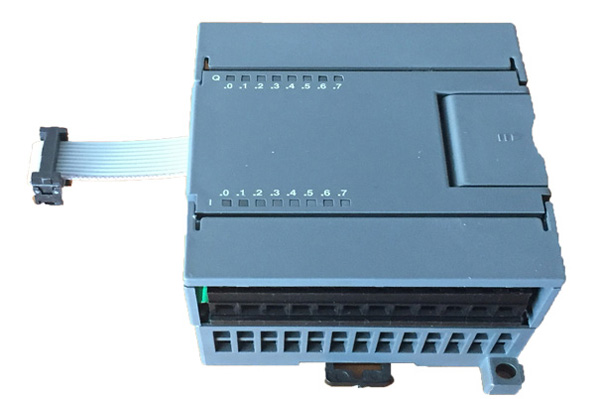 ZZ - 200 series programmable controller  EM223 - IO